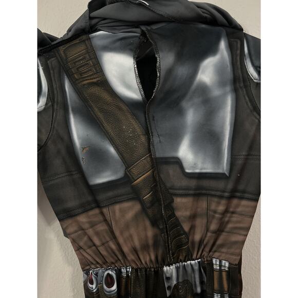 Rubies Star Wars Mandalorian Kids Jumpsuit Mask Cape Gloves & Boot Tops Costume - Picture 10 of 15